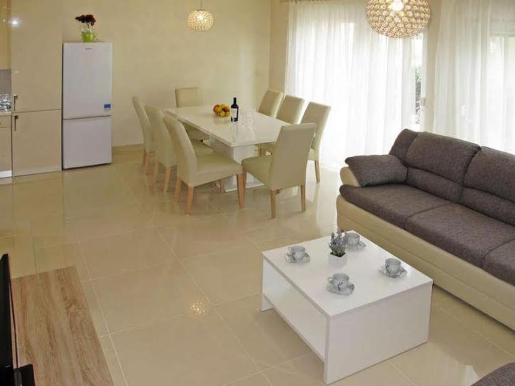 4 Bedroom With 3 Bathrooms&private Parking - Orange *